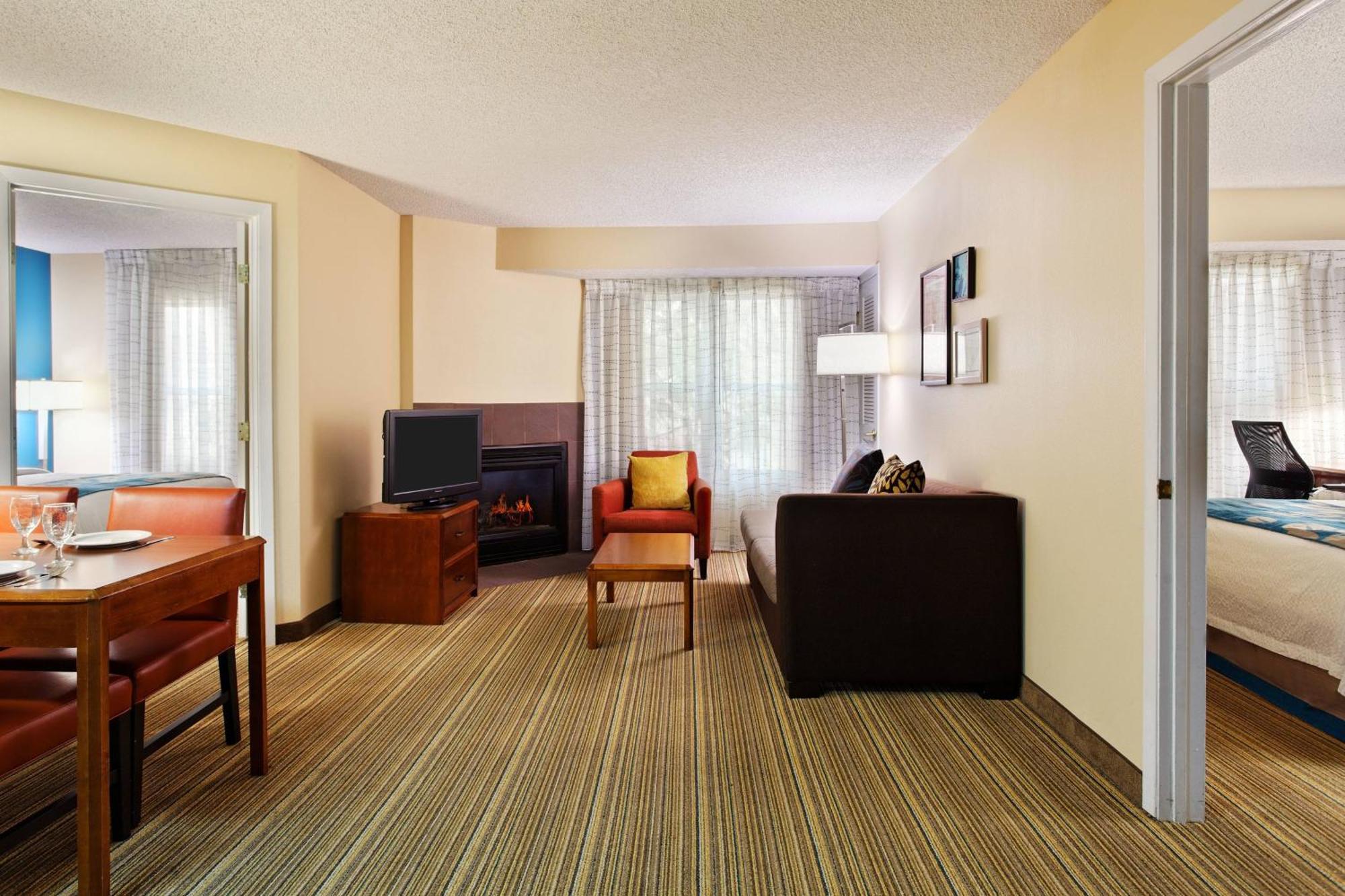 Residence Inn Houston Sugar Land/Стаффорд Экстерьер фото